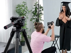 Sucer une bite, Brunette brune, Mère que j'aimerais baiser, Actrice du porno