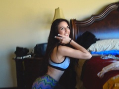 Anal, En gros plan de très près, Dansant, Fétiche, Masturbation, Orgasme, Solo, Jouets