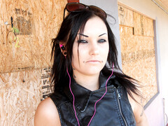 Lieveling, Grote kont, Bruinharig, Masturbatie, Buiten, Geschoren, Alleen