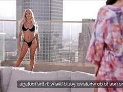 In den arsch, Grosser arsch, Blondine, Vollbusig, Handjob, Lingerie, Massage, Spion