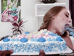 Grosser schwanz, Blondine, Kehlenfick, Handjob, Hd, Interrassisch, Flotter dreier