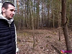 18 ans, Sucer une bite, En levrette, Hd, Embrassement, Public, Punition, Russe