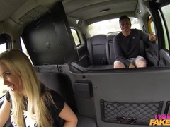 Enthousiasteling, Grote mammen, Bedriegen, Stel, Hondjeshouding, Vrouw, Likken, Masturbatie