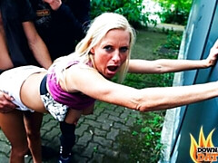 Blondine, Blasen, Schmutzig, Hundestellung, Milf, Im freien, Öffentlich, Muschi
