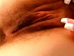 Grote mammen, Bruinharig, Fetisj, Masturbatie, Alleen, Tatoeage, Onder de rok