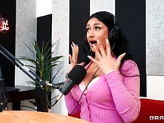 Анальный секс, Большая жопа, Большой член, Большие сиськи, Брюнетки, Собачьи, Милф, Сиськи