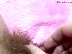 Leie, Grosser kitzler, Kitzler, Nahaufnahme, Behaart, Hardcore, Masturbation, Muschi