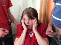 Sucer une bite, Homme nu et filles habillées, Branlette thaïlandaise, Hd, Mature, Plan cul à trois