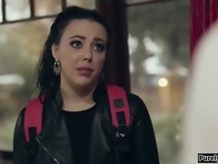 Gros seins, Brunette brune, Tromperie, Mère que j'aimerais baiser, Actrice du porno