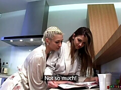 Жопа, Белье, Мастурбация, Киски, Бритые, Тощие, Стриптизерша, Молоденькие