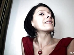 Chambre à dormir, Gros cul, Grosse bite, En levrette, Talons, Mère que j'aimerais baiser, Cheveux courts, Jarretelles