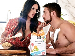 Gros cul, Grosse bite, Gros seins, Sucer une bite, Brunette brune, En levrette, Mère que j'aimerais baiser, Nénés