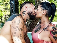 Culo grande, Verga grande, Tetas grandes, Mamada, Morena, Estilo perrito, Madres para coger, Al aire libre