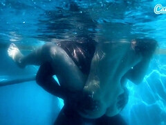 Grosser arsch, Grosser schwanz, Schwarz, Blasen, Hd, Pool, Titten, Unter wasser