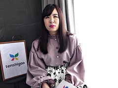 アジア人, 美人, デカパイ, フェラチオ, ぽちゃ, 中出し, 叫ぶ, 剃毛