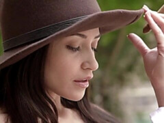 Amateur, Culo grande, Penetracion con dedos, Al aire libre, Afeitado, Solo, Estriptis, Tetas