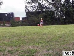 Leie, Blasen, Bus, Sperma im mund, Hundestellung, Hardcore, Reiten, Titten