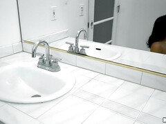 Amateur, Sucer une bite, Brunette brune, Tromperie, Petite amie, Seins naturels, Piercing, Nénés