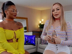 Gros seins, Noire, Blonde, Léchez, Masturbation, Chatte, Tatouage, Adolescente