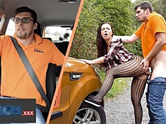 Sucer une bite, Brunette brune, En levrette, Faciale, Police, Public, Chatte, Réalité