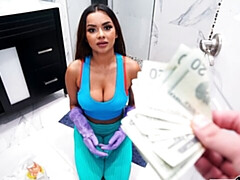 Grosse bite, Gros seins, Sucer une bite, Brunette brune, En levrette, Poilue, Pov, Chatte