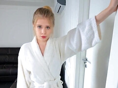 18 ans, Grosse bite, Sucer une bite, Petite amie, Hard, Lingerie, Chatte, Adolescente