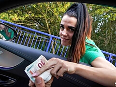 Grosser arsch, Grosser schwanz, Grosse titten, Blasen, Hundestellung, Milf, Geld, Im freien