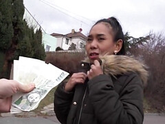 アジア人, ベビーシッター, デカパイ, フェラチオ, イく瞬間, バック, 異人種間, オーガズム