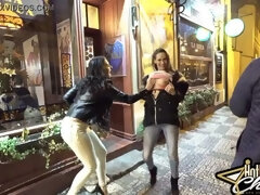 Gek, Seksspeelgoed, Vuisten, Spijkerbroeken, Buiten, Pissen