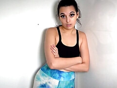 Leie, Blasen, Braunhaarige, Fingern, Masturbation, Entkleiden, Jungendliche (18+), Titten