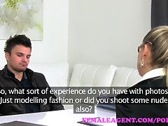 Lunettes, Hard, Talons, Léchez, Mère que j'aimerais baiser, Bureau, Chatte, Jarretelles