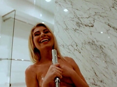 Wohlbeleibte schöne frauen, Grosser arsch, Grosse titten, Braunhaarige, Lesbisch, Lecken, Muschi, Spielzeuge