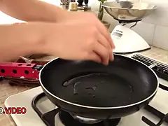 Enthousiasteling, Aziatisch, Pijpbeurt, Bruinharig, Japaans, Rijpe lesbienne, Moeder die ik wil neuken, Naakt