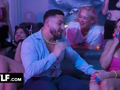 Большая жопа, Большие сиськи, Ласковые ручки, Огромные размеры, Милф, Вечеринка, Рыжие, Сиськи