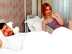 お尻, フェラチオ, バック, 手コキする, 赤毛, 剃毛, ティーン