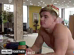 Homosexuelle, Nue  à poil, Réalité