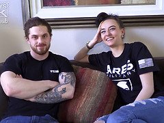 Amateur, Grosse bite, Sucer une bite, Brunette brune, Collège université, Gorge profonde, Petite femme, Adolescente