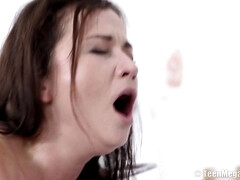 Sucer une bite, Brunette brune, Tir de sperme, Médecin, Hard, Adolescente