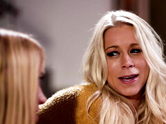 Rubia, Universidad, Penetracion con dedos, Besar, Lesbiana, Madres para coger, Tetas naturales, Madrastra