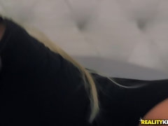 Leie, Arsch, Grosse titten, Blondine, Hundestellung, Lecken, Tätowierung, Titten