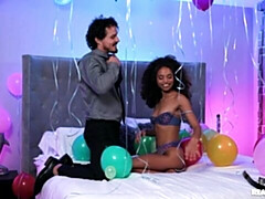 Culo grande, Verga grande, Mamada, Morena, Estilo perrito, Ébano, Tetas naturales, Adolescente