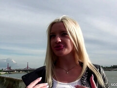 Blonde, Sucer une bite, Gorge profonde, Queue, Lingerie, Argent, Public, Jarretelles