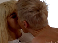 デカ尻, デカパイ, ブロンド, ジーンズ, キス, オナニー, おもらし, オッパイの