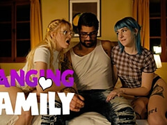 In den arsch, Grosse titten, Blondine, Familie, Hd, Piercing, Muschi, Flotter dreier