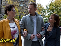 Grote mammen, Rondborstig, Brillen, Hardcore, Likken, Rijpe lesbienne, Kut duiken, Trio