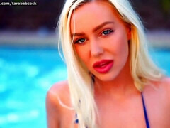 Grosser arsch, Grosse titten, Bikini, Blondine, Vollbusig, Im freien, Pool, Solo