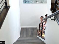 Tussi, Grosser schwanz, Blondine, Besamung, Aufs gesicht abspritzen, Hardcore, Schlampe, Titten