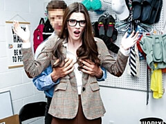 18 jahre, Grosser arsch, Grosser schwanz, Grosse titten, Blasen, Braunhaarige, Büro, Dürr