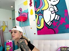 Anal, Beauté, Gros cul, Sucer une bite, Hd, Se déshabiller, Tatouage, Adolescente