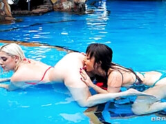 Grosser arsch, Fingern, Küssen, Lesbisch, Lecken, Lingerie, Masturbation, Milf